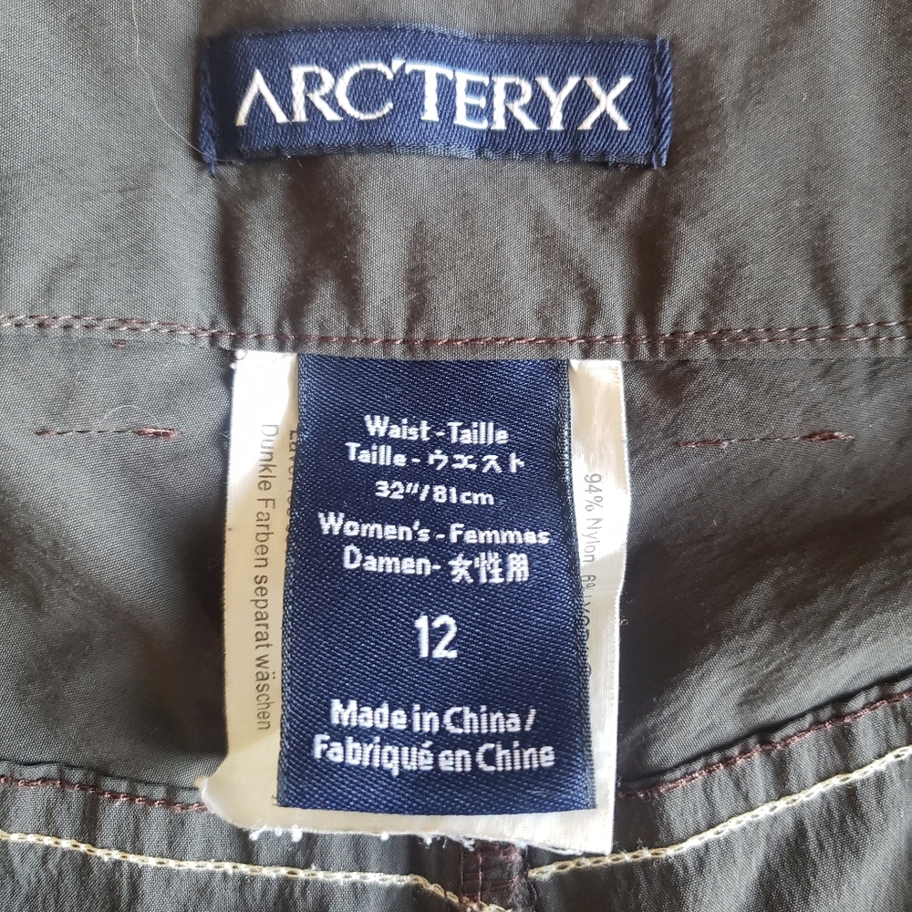 Arc'teryx Black Cargo Shorts - Picture 3 of 5